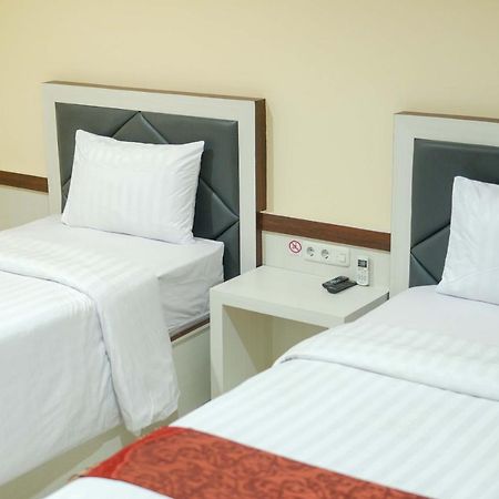 Grand Buana Lestari Hotel Padang  Exterior photo
