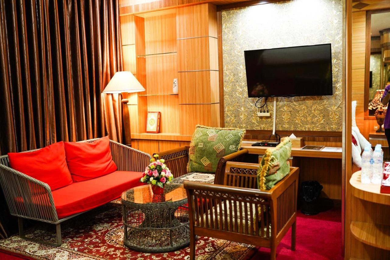 Grand Buana Lestari Hotel Padang  Exterior photo