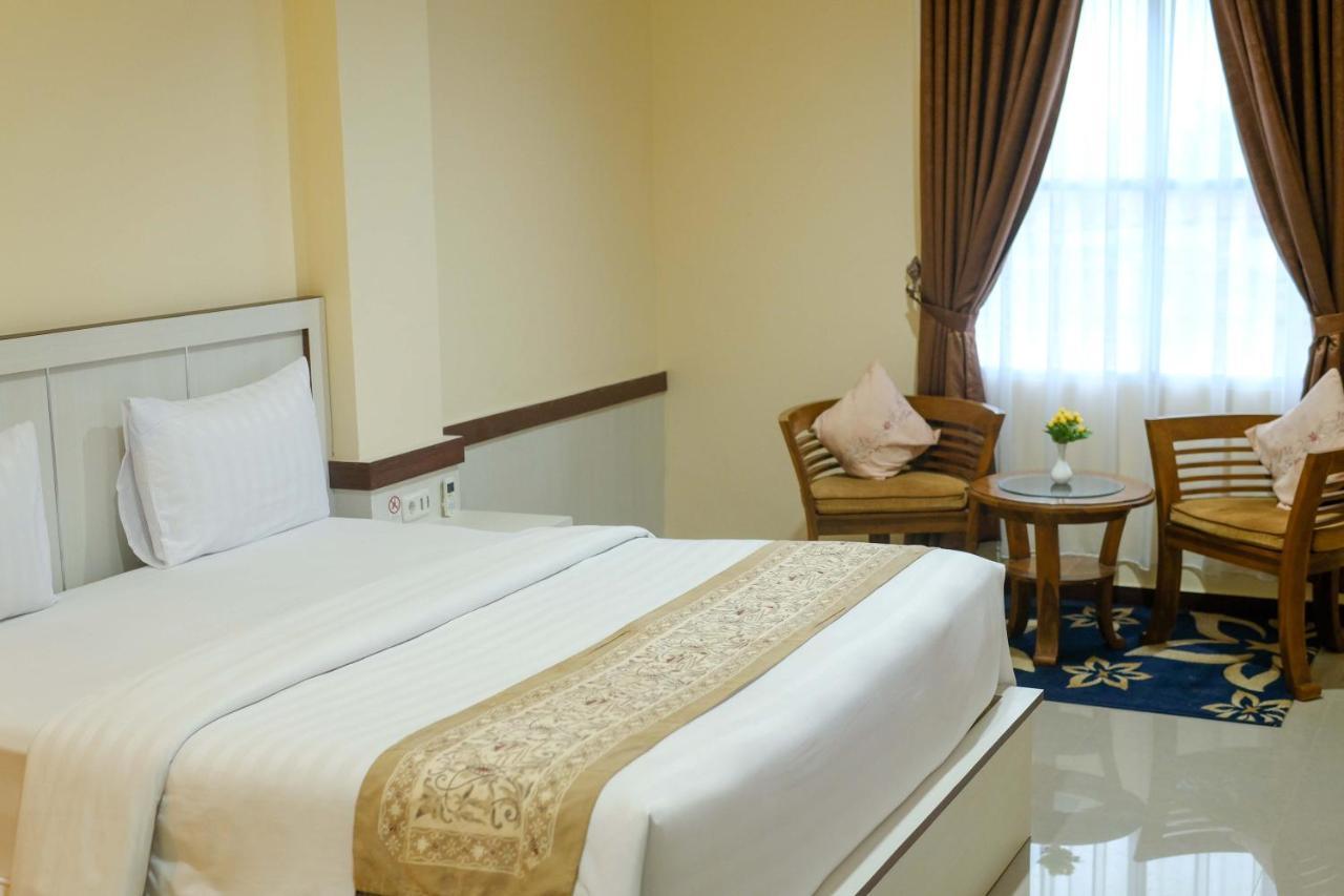 Grand Buana Lestari Hotel Padang  Exterior photo
