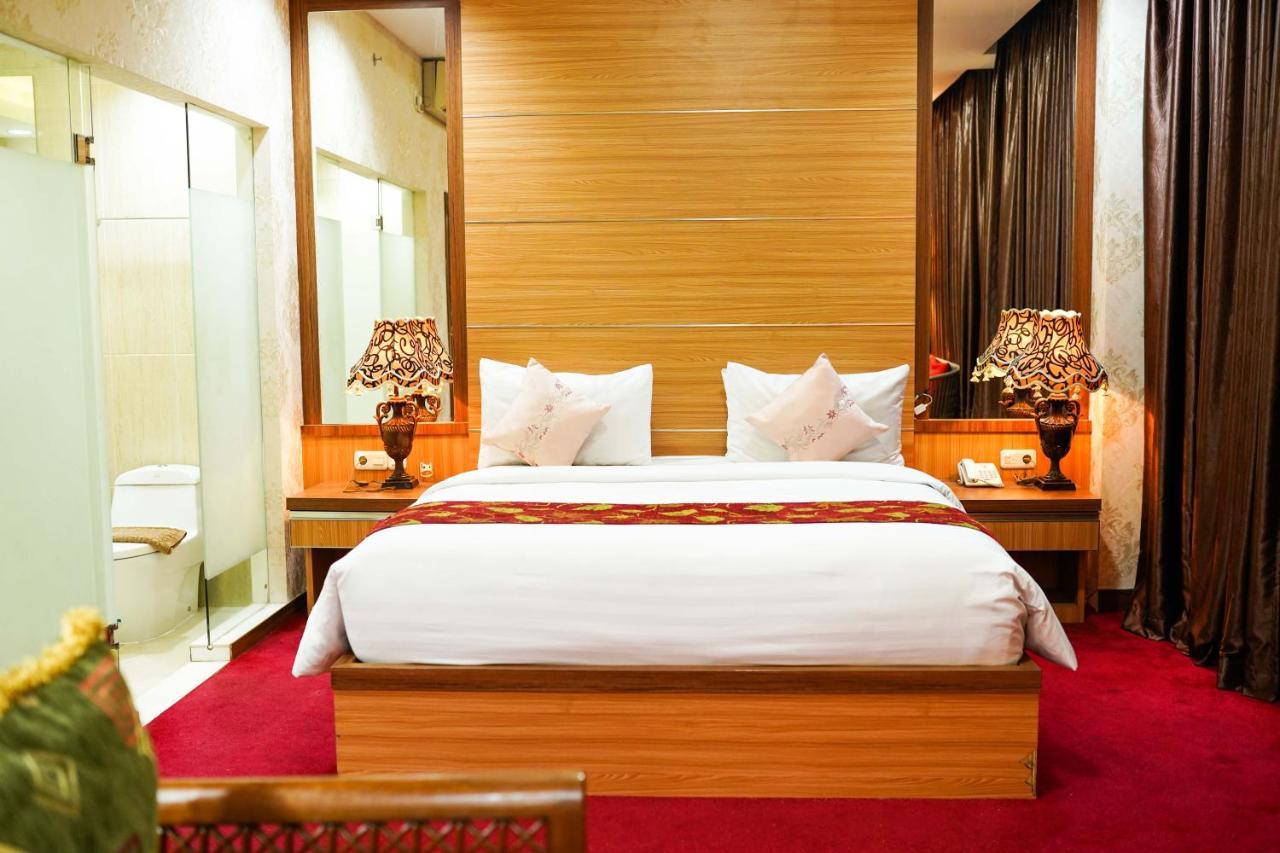 Grand Buana Lestari Hotel Padang  Exterior photo